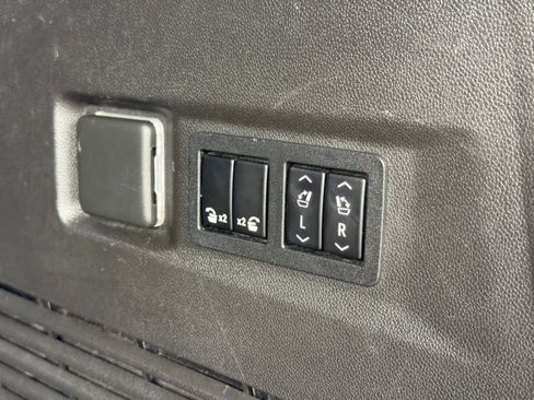 Used 2021 Chevrolet Tahoe Z71 w/ Z71 Signature Package AWD/4WD image 35