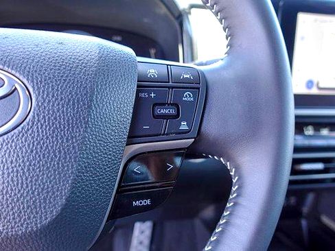 Used 2025 Toyota Camry SE w/ Convenience Package FWD image 16