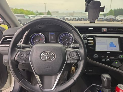 Used 2020 Toyota Camry SE FWD image 15