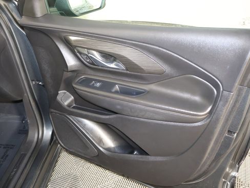 Used 2021 GMC Terrain SLT image 42