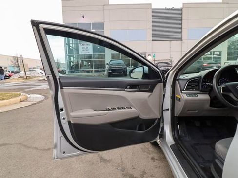 Used 2017 Hyundai Elantra SE image 28