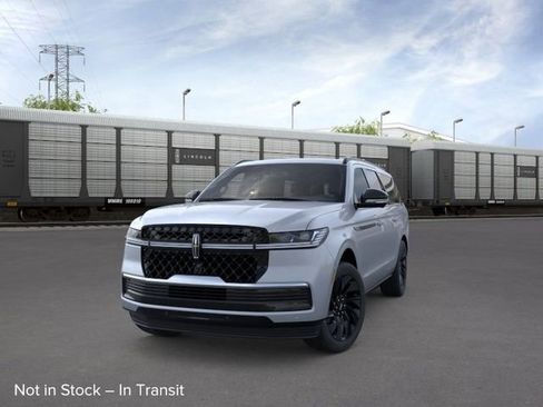 New 2026 Lincoln Navigator L Reserve AWD/4WD image 2