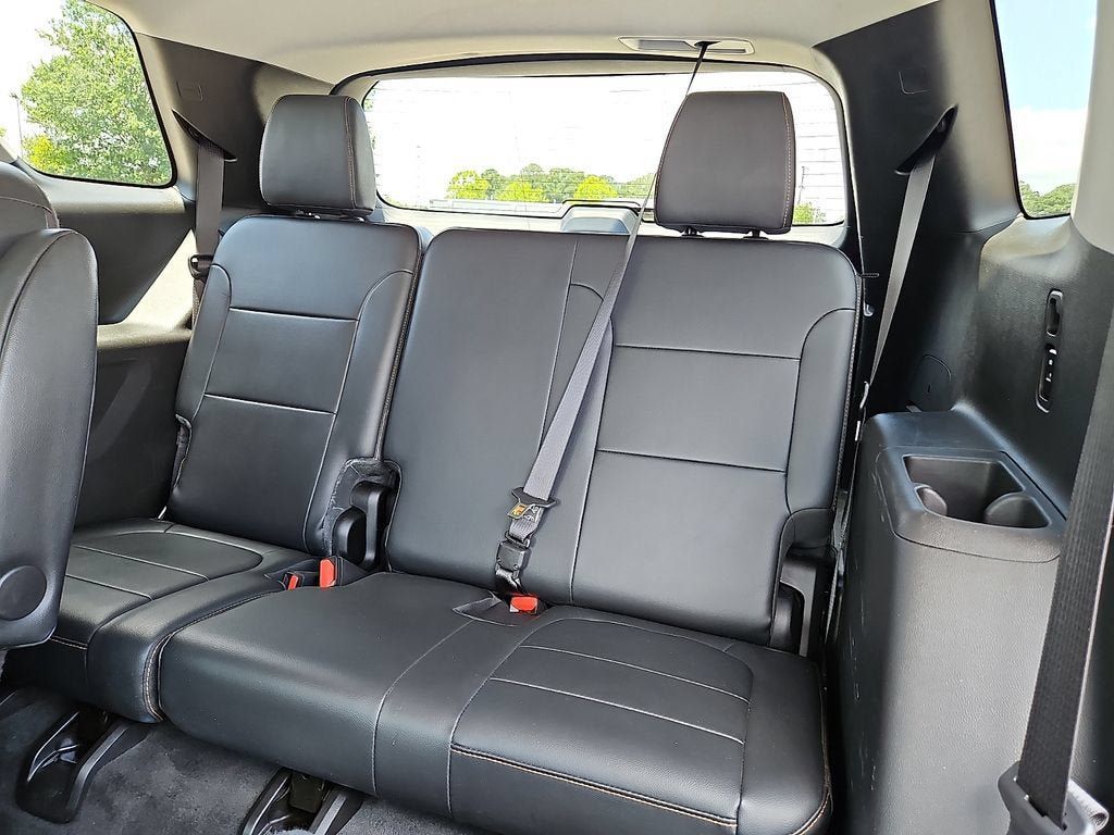 Certified 2019 Chevrolet Traverse Premier w/ LPO, Blackout Package FWD image 11