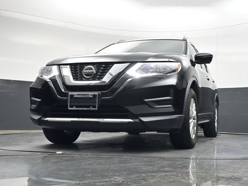 Used 2018 Nissan Rogue SV w/ Premium Package AWD/4WD image 32