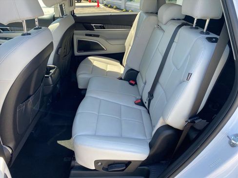 Used 2024 Kia Telluride EX AWD/4WD image 25