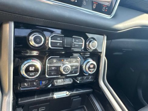 Used 2024 GMC Yukon Denali w/ Advanced Technology Package AWD/4WD image 36
