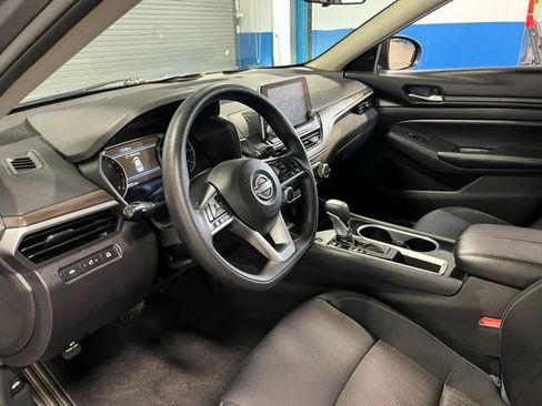 Used 2024 Nissan Altima 2.5 SV FWD image 23