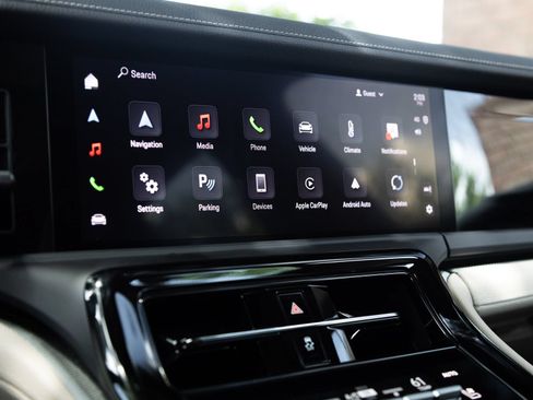 Certified 2025 Porsche Panamera w/ Premium Package RWD image 25