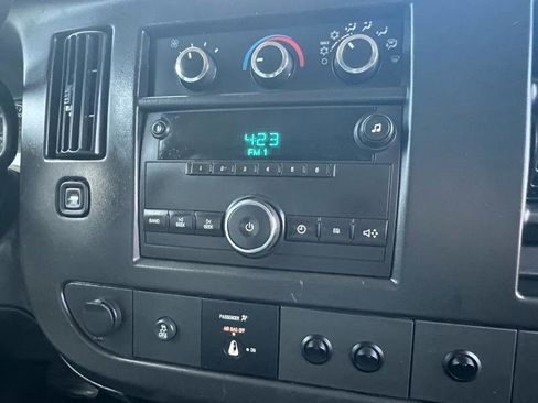 Used 2013 Chevrolet Express 2500 RWD image 19
