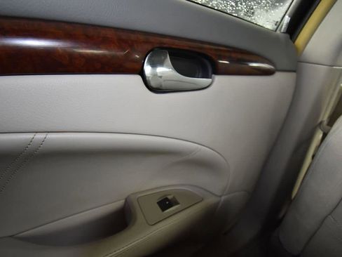 Used 2010 Buick Lucerne CX image 24