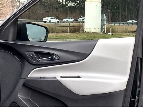 Used 2022 Chevrolet Equinox LS w/ LS Convenience Package image 15