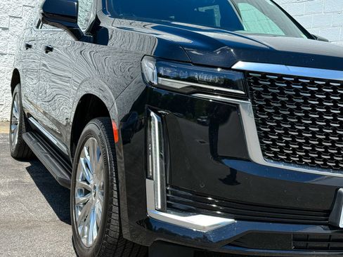 Certified 2021 Cadillac Escalade Premium Luxury AWD/4WD image 4