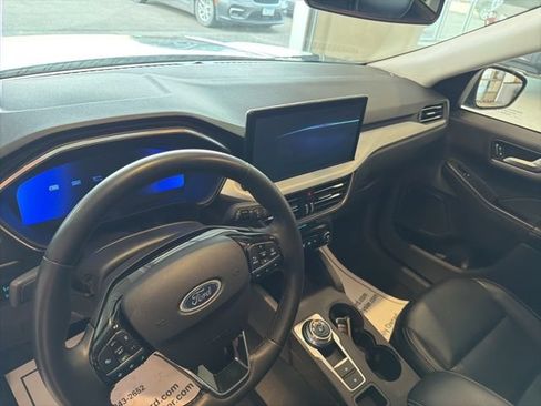 Used 2024 Ford Escape Platinum AWD/4WD image 12