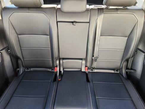 Used 2021 Volkswagen Tiguan SE image 16