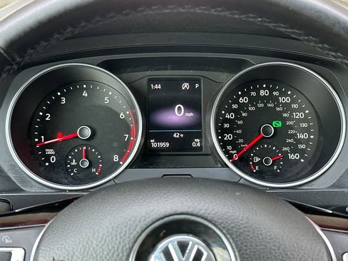 Used 2018 Volkswagen Tiguan SE image 29