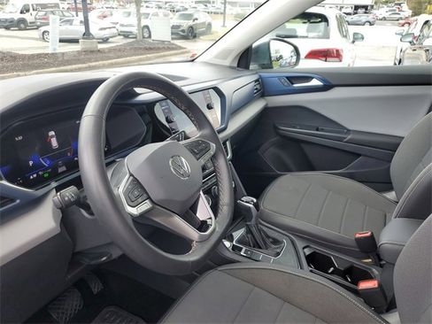 Certified 2023 Volkswagen Taos SE image 18