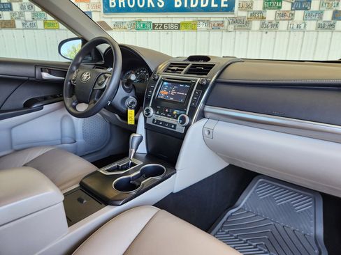 Used 2012 Toyota Camry LE FWD image 2