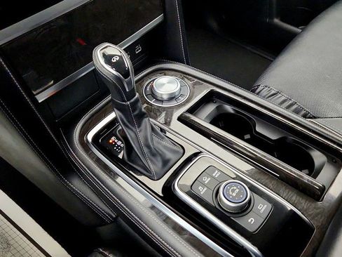 Used 2024 INFINITI QX80 Luxe AWD/4WD image 17