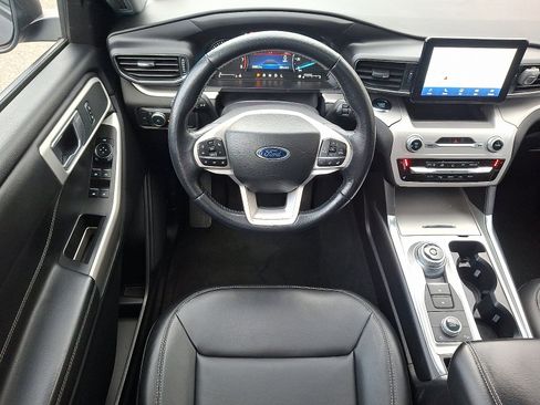 Used 2022 Ford Explorer XLT w/ Equipment Group 202A image 11
