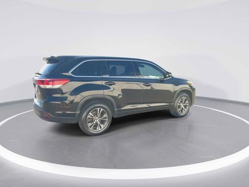 Certified 2018 Toyota Highlander LE FWD image 8