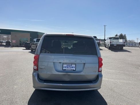 Used 2019 Dodge Grand Caravan SE FWD image 10