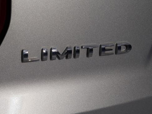 Used 2018 Ford Explorer Limited image 20