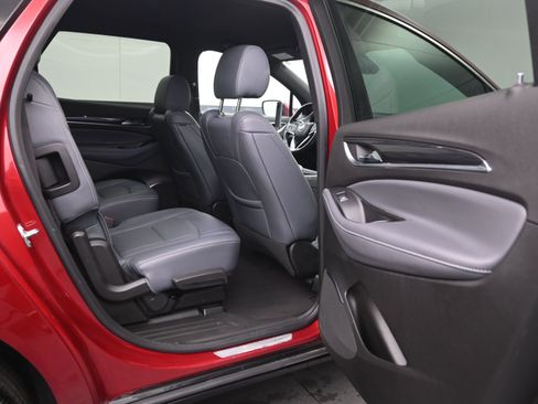 Used 2024 Buick Enclave Premium image 11