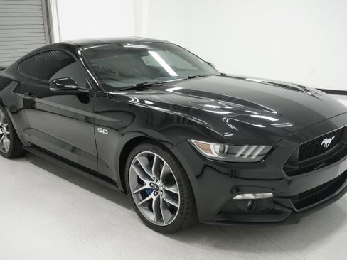 Used 2016 Ford Mustang GT Premium w/ Equipment Group 401A RWD image 3