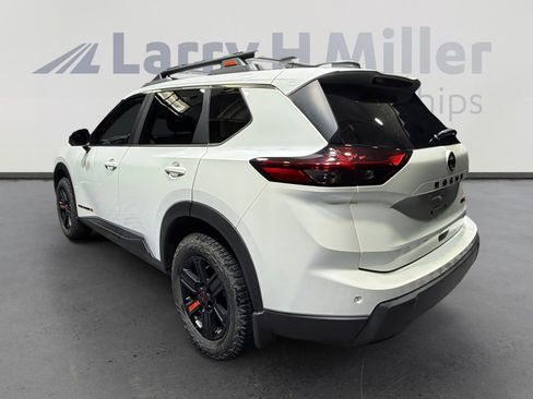Certified 2025 Nissan Rogue SV AWD/4WD image 3