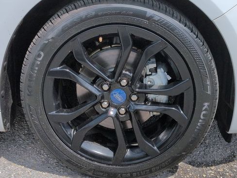 Used 2019 Ford Fusion SE w/ Equipment Group 151A FWD image 11