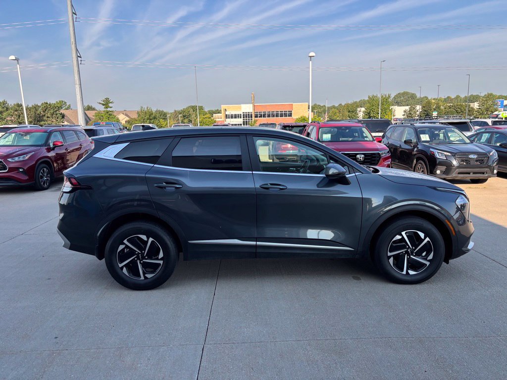 Used 2023 Kia Sportage LX AWD/4WD image 4