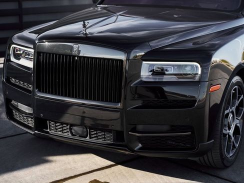 Used 2022 Rolls-Royce Cullinan Black Badge w/ Dark Exterior Package image 12