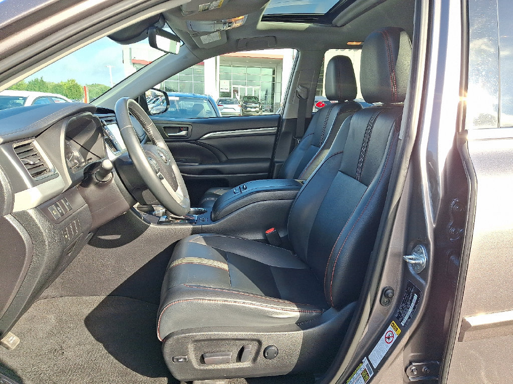 Certified 2019 Toyota Highlander SE AWD/4WD image 14