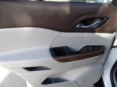 Used 2023 GMC Acadia SLE w/ Infotainment Package image 38