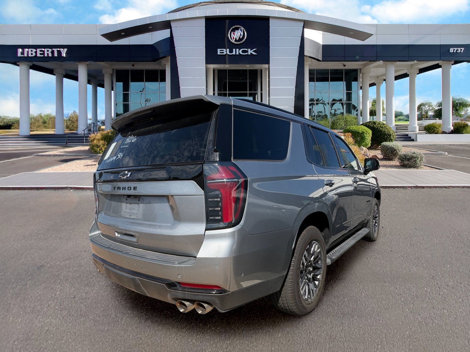 Used 2025 Chevrolet Tahoe Z71 AWD/4WD image 2
