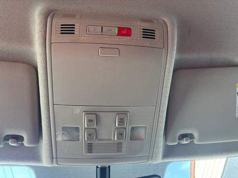 Used 2021 Volkswagen Tiguan SE image 25