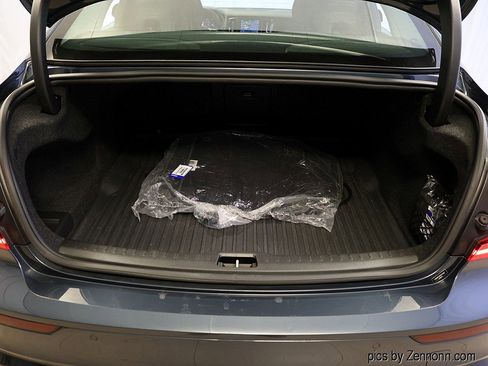 Used 2023 Volvo S60 T8 Plus image 29