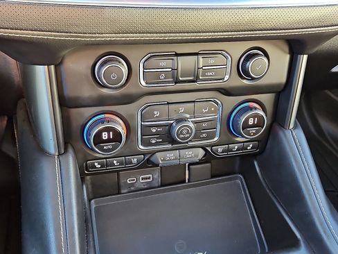 Used 2021 Chevrolet Suburban Premier w/ Premium Package image 15