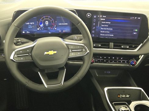 New 2026 Chevrolet Equinox LT w/ Convenience Package II FWD image 30