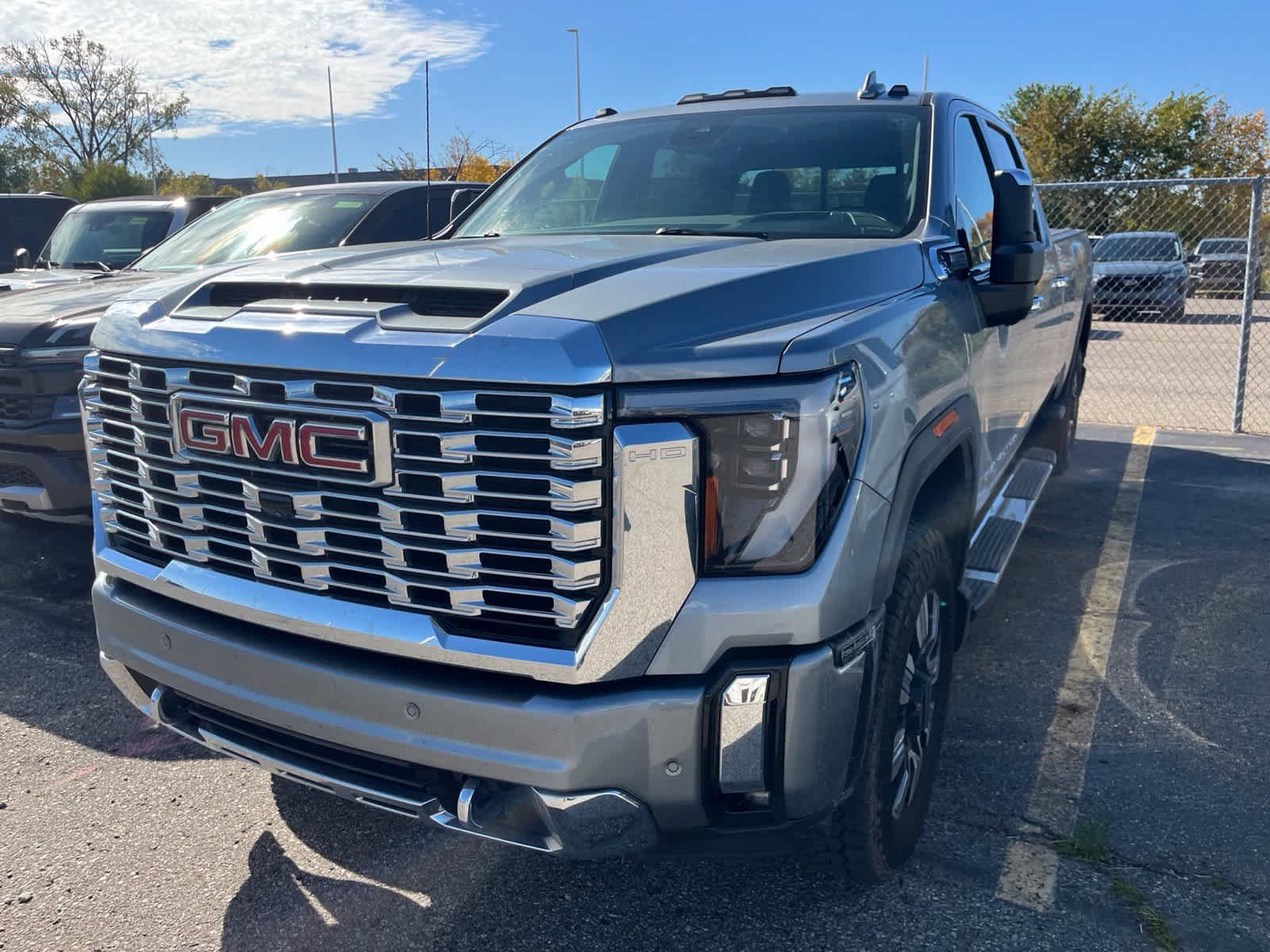 Used 2024 GMC Sierra 2500 Denali w/ Denali Reserve Package AWD/4WD image 4