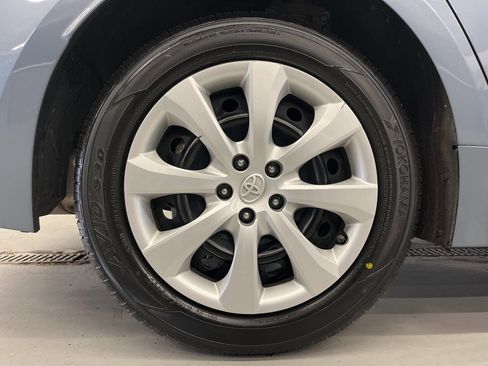 Used 2020 Toyota Corolla LE image 32