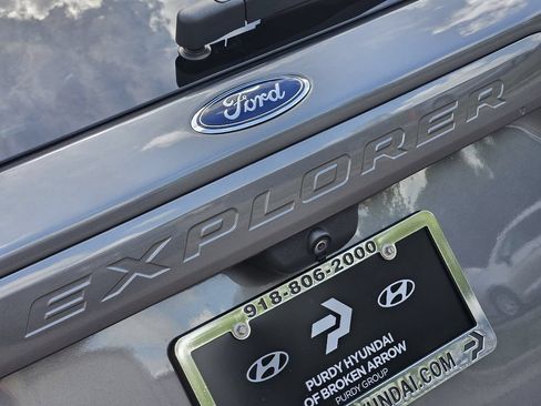 Used 2022 Ford Explorer XLT w/ Equipment Group 202A RWD image 7