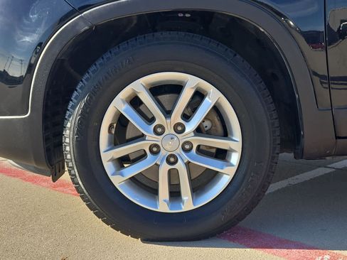 Used 2015 Kia Sorento LX image 12