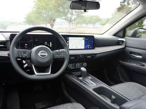 Used 2025 Nissan Kicks SV w/ SV Premium Package AWD/4WD image 16