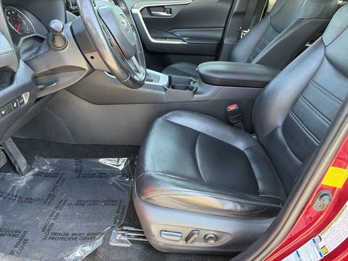 Used 2019 Toyota RAV4 XLE Premium w/ Cold Weather Package AWD/4WD image 20