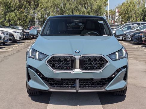 Used 2025 BMW X2 xDrive28i AWD/4WD image 4