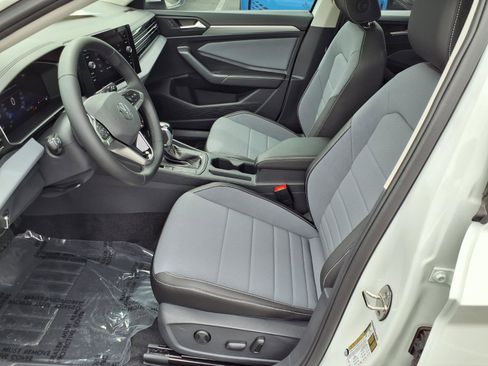 New 2026 Volkswagen Jetta SE image 9