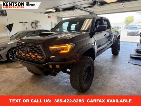 Used 2018 Toyota Tacoma TRD Sport w/ TRD Premium Sport Package AWD/4WD image 1