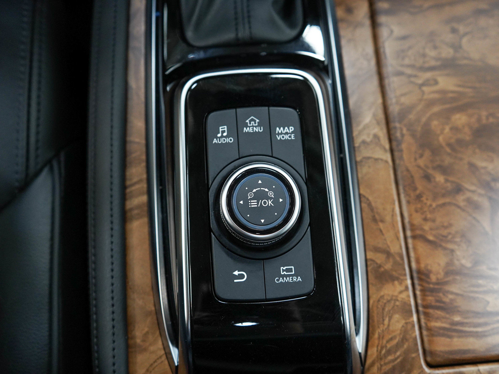 Used 2022 Nissan Armada SL AWD/4WD image 24