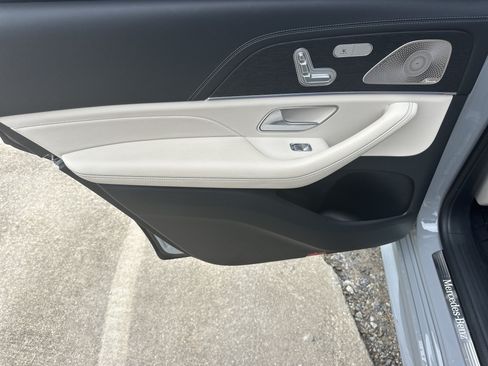 Used 2025 Mercedes-Benz GLS 450 4MATIC image 23